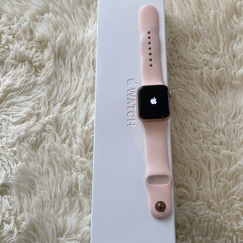 Gold Apple iwatch series 4